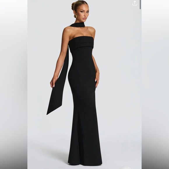 Baby Boo Dresses & Skirts - Elegant Black Strapless Evening Gown with Neck Scarf